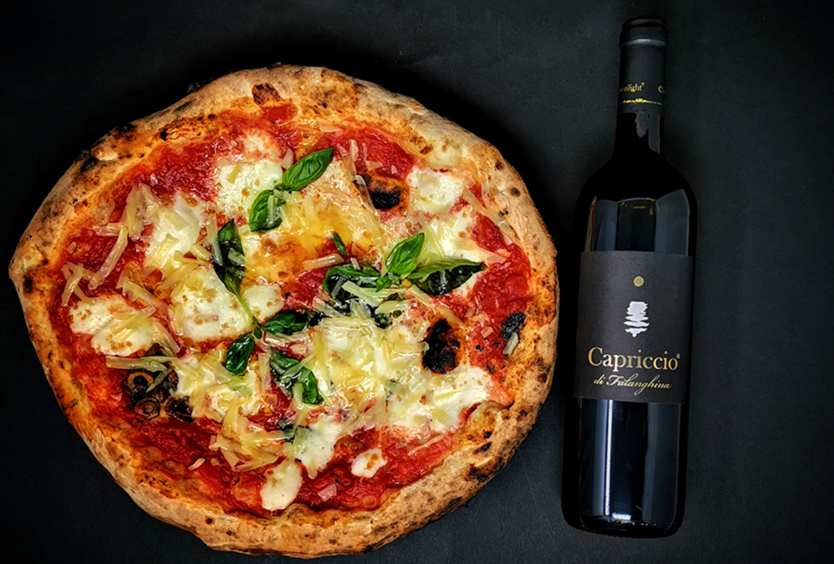 Mangia, prega, ama: la pizza e la sua “relazione” col vino 🍕🍷