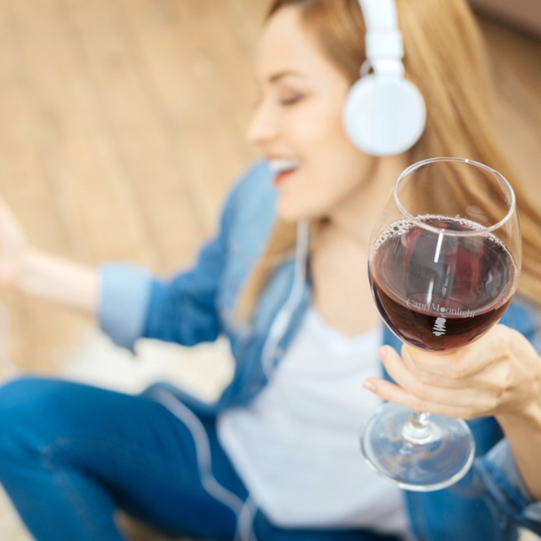 La musica che celebra il vino: quattro canzoni e quattro calici 🎙🍷